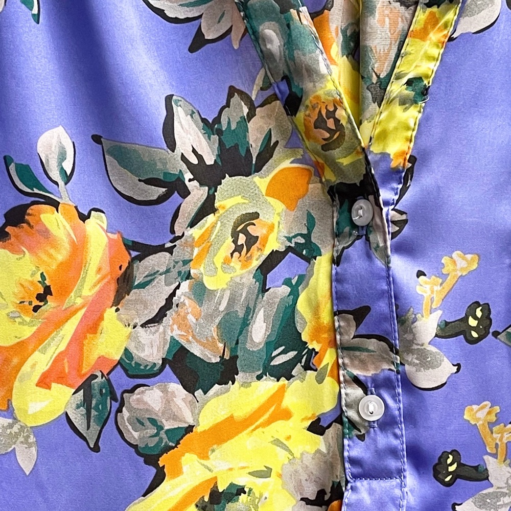 NWOT beautiful light purple with yellow flowers floral satin blouse - Picture 2 of 4